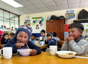 住民と共に開発する学校給食の持続可能な実践モデル
